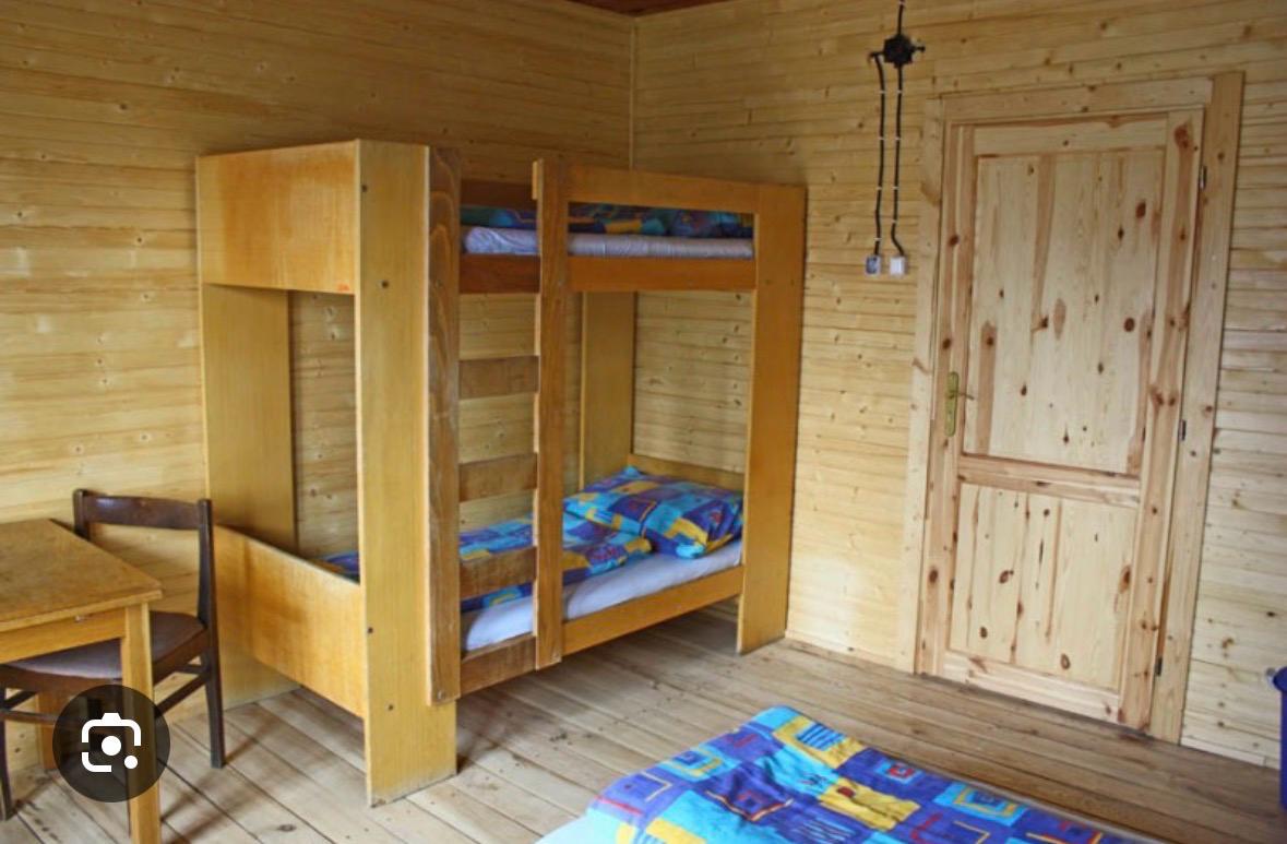 Izba s poschodovou posteľou pre deti a rodiny